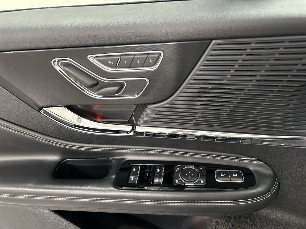 Used 2020 Lincoln Corsair AWD w/ Equipment Group 101A image 11