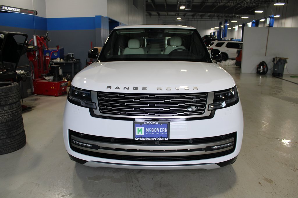 Used 2024 Land Rover Range Rover SE image 3