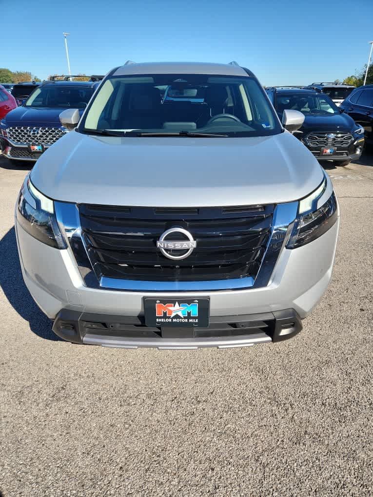Used 2025 Nissan Pathfinder SL AWD/4WD image 11