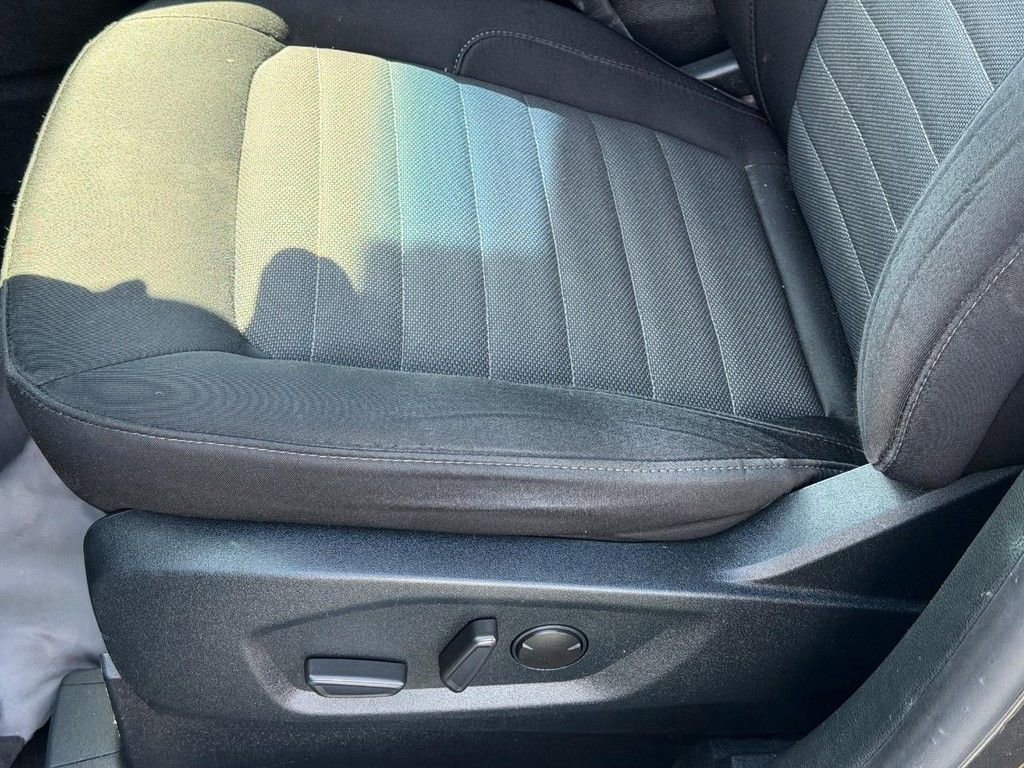 Used 2020 Ford Edge SE FWD image 21