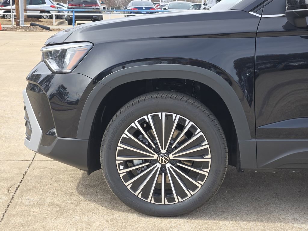 New 2026 Volkswagen Taos SE image 5