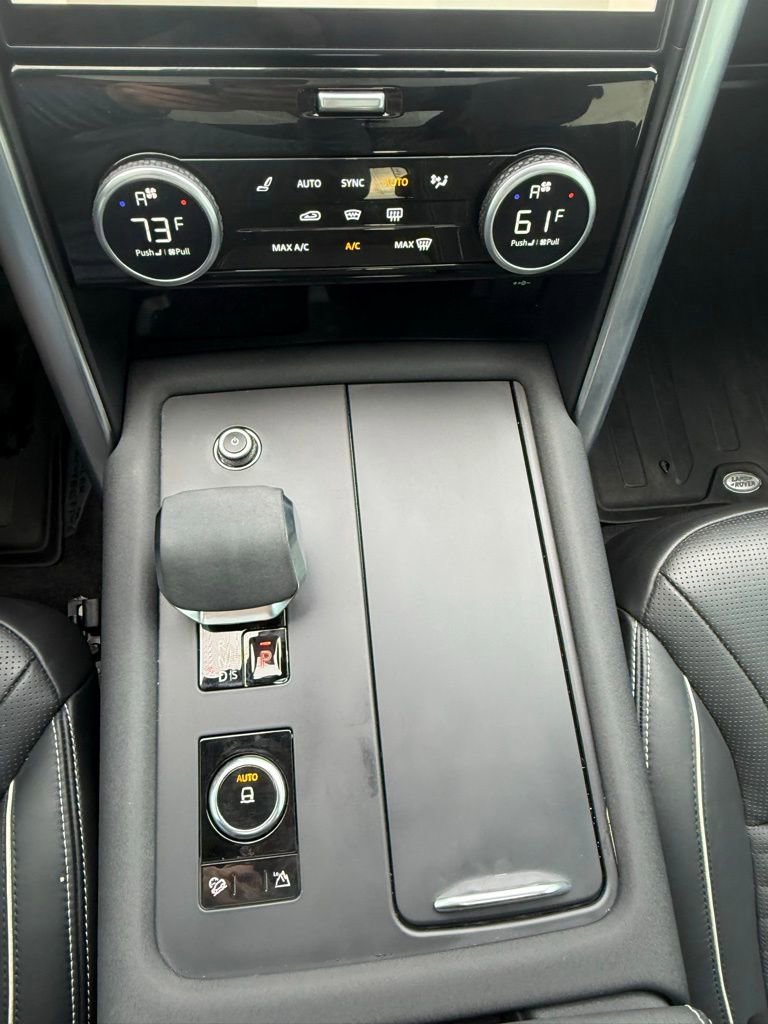 Used 2023 Land Rover Discovery Metropolitan Edition image 33