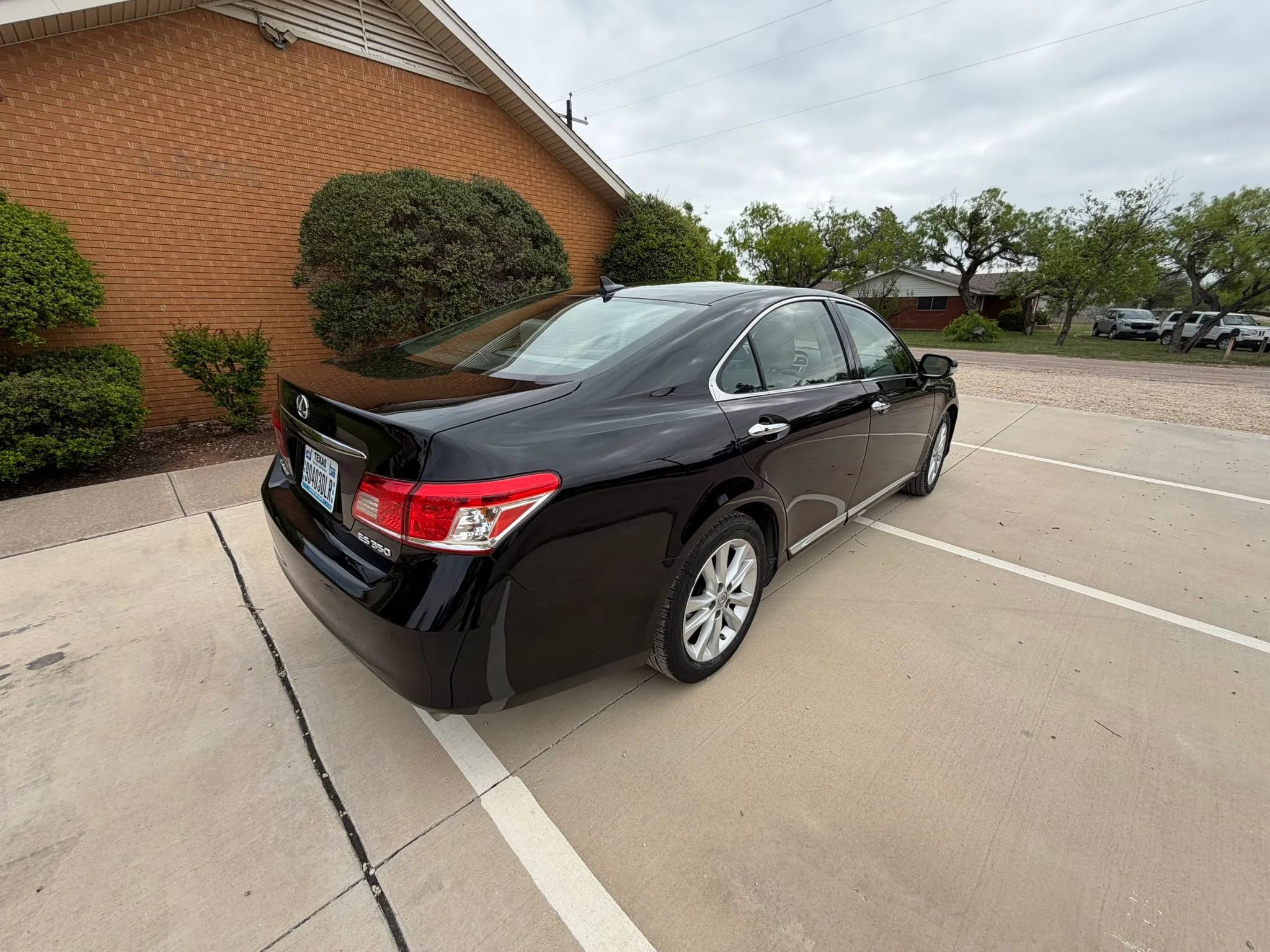 Used 2010 Lexus ES 350 FWD image 2