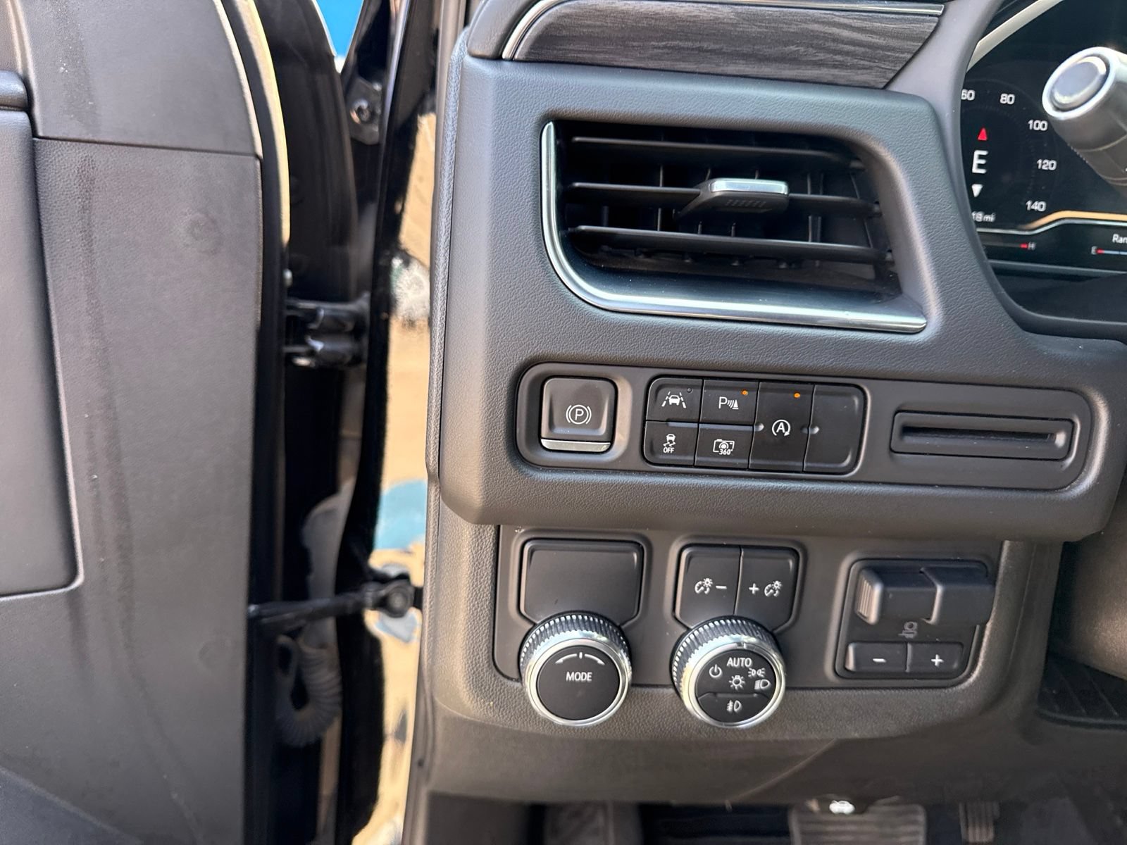 Used 2023 GMC Yukon SLT w/ SLT Premium Package RWD image 22