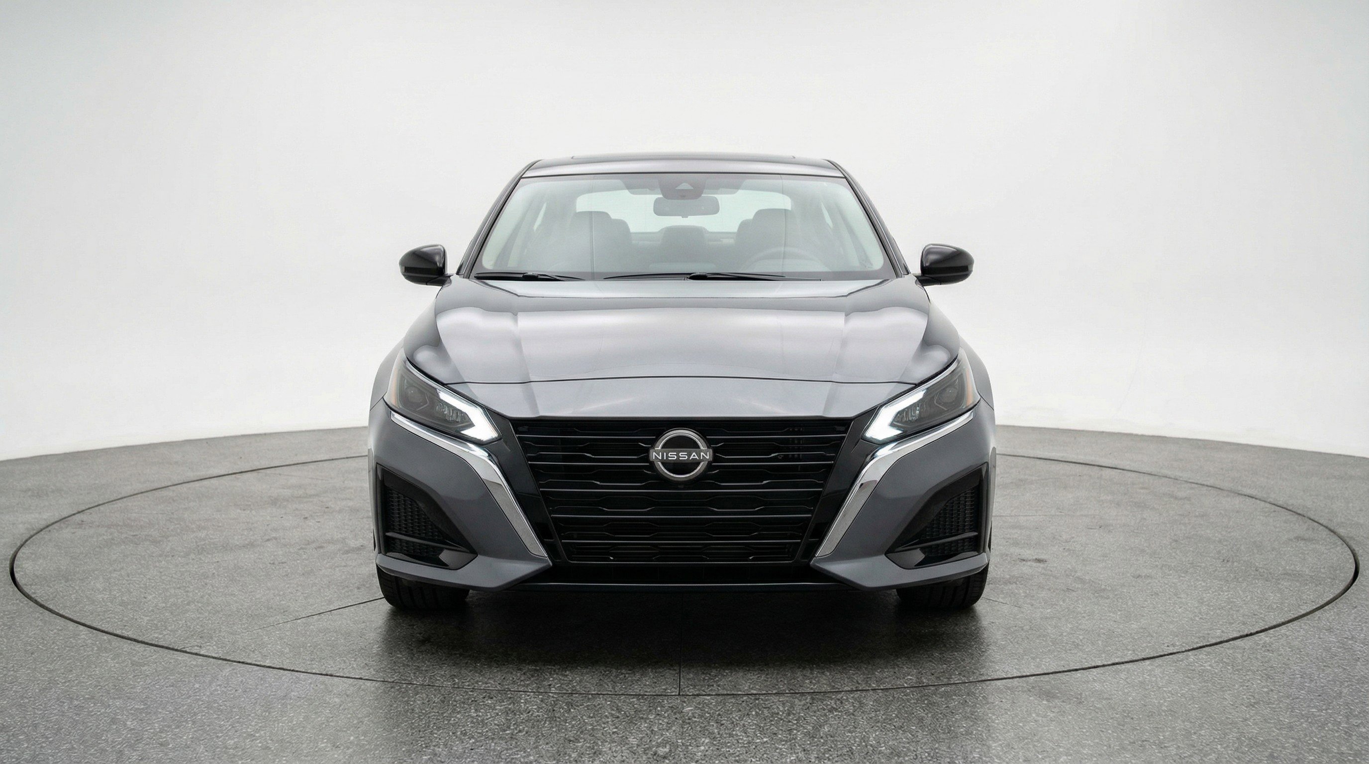 Used 2025 Nissan Altima 2.5 SV FWD image 2
