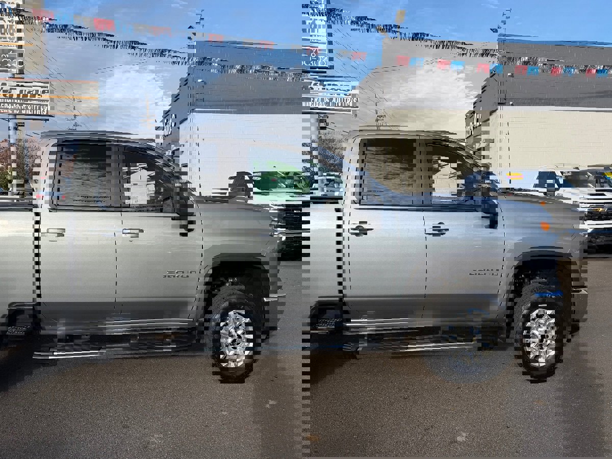 Used 2025 Chevrolet Silverado 2500 LT w/ Convenience Package image 11