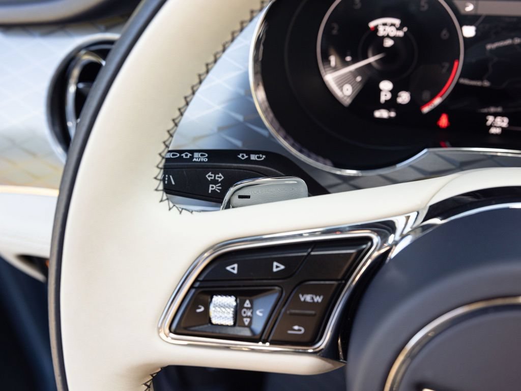 Used 2023 Bentley Bentayga AWD/4WD image 39