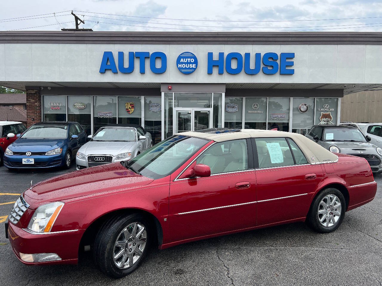 Used 2009 Cadillac DTS FWD image 1