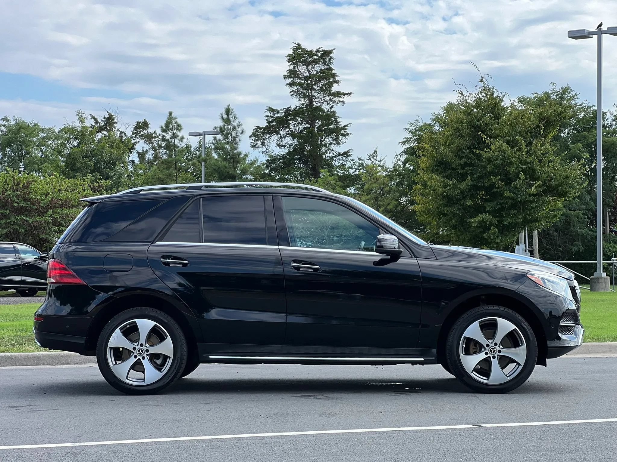 Used 2017 Mercedes-Benz GLE 350 4MATIC w/ Premium 2 Package image 6