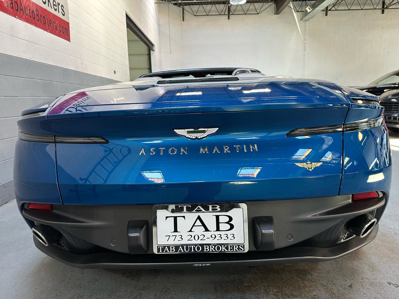 Used 2022 Aston Martin DB11 Volante RWD image 4