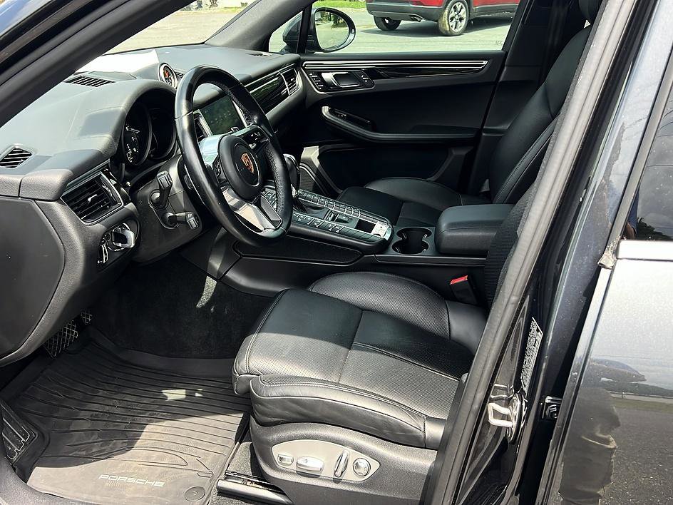 Used 2018 Porsche Macan AWD/4WD image 18