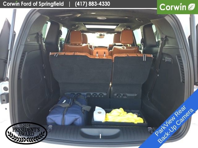 Used 2026 Chrysler Pacifica Pinnacle w/ Trailer Tow Group FWD image 13