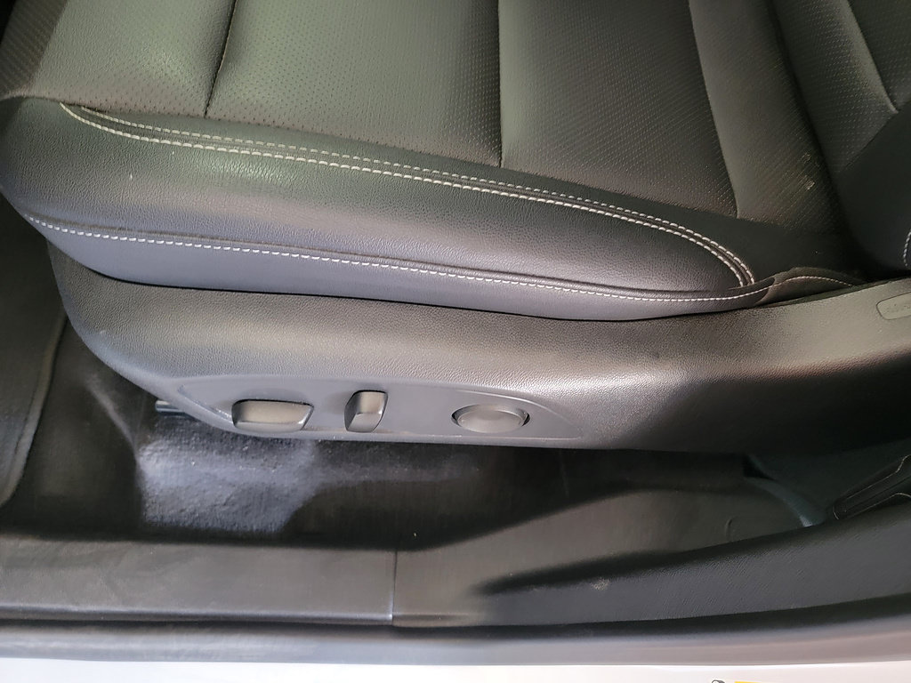 Used 2025 Chevrolet Traverse LT FWD image 13