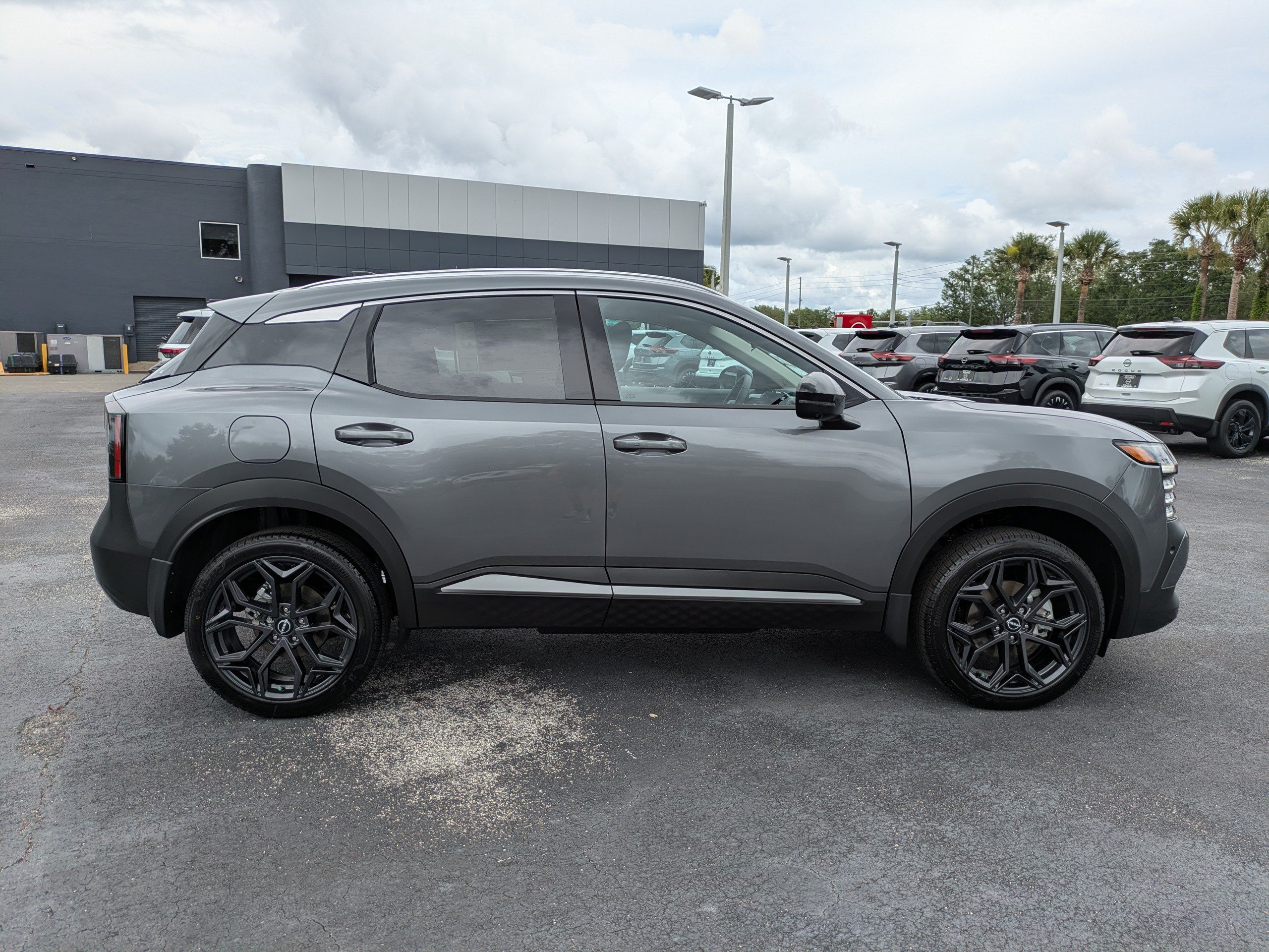 New 2026 Nissan Kicks SR FWD image 3