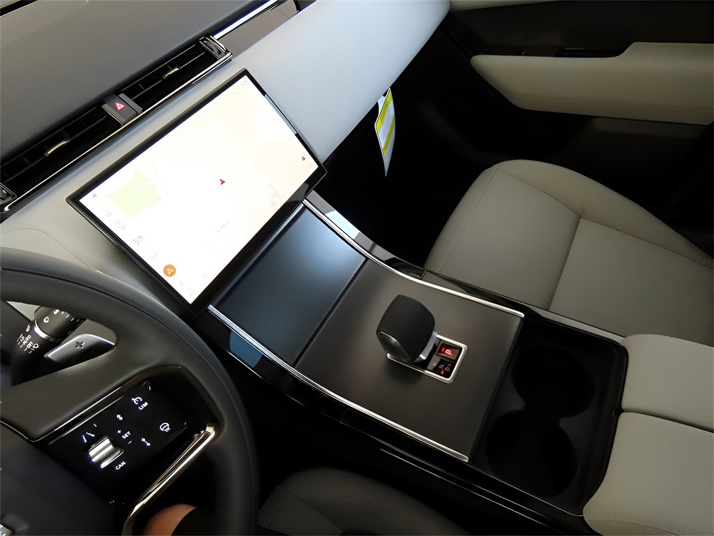 Used 2025 Land Rover Range Rover Velar Dynamic SE image 29