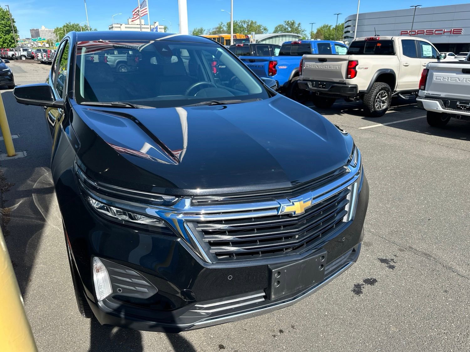 Used 2024 Chevrolet Equinox LT AWD/4WD image 3