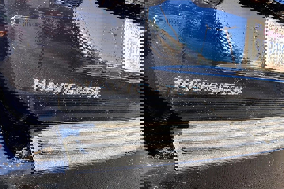 Used 2016 Lincoln Navigator Select image 8