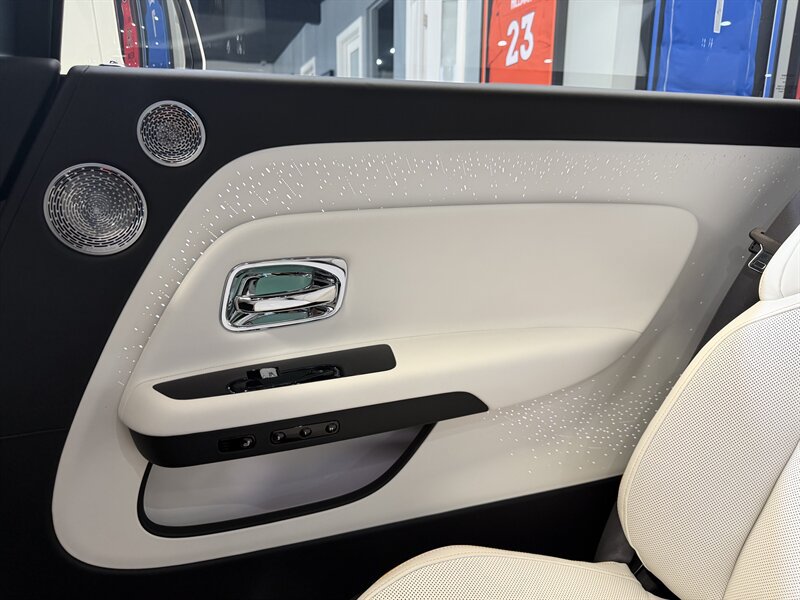 Used 2025 Rolls-Royce Spectre w/ Spectre Launch Package AWD/4WD image 12