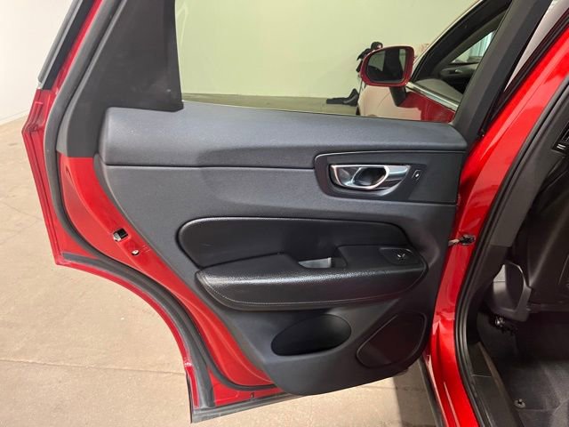 Used 2018 Volvo XC60 T5 Inscription w/ Vision Package image 19