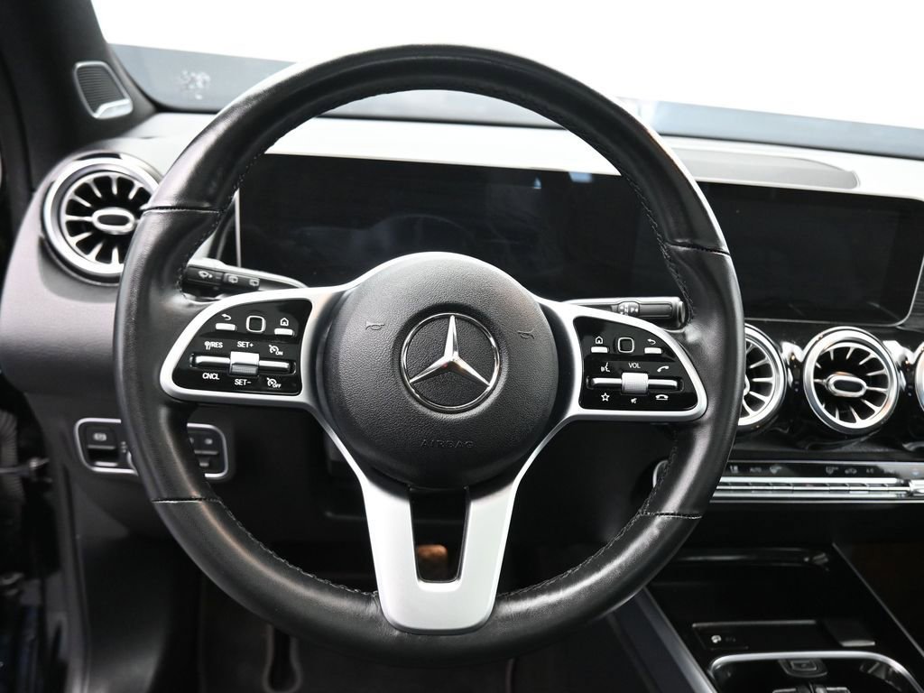 Used 2021 Mercedes-Benz GLB 250 4MATIC w/ Premium Package image 16