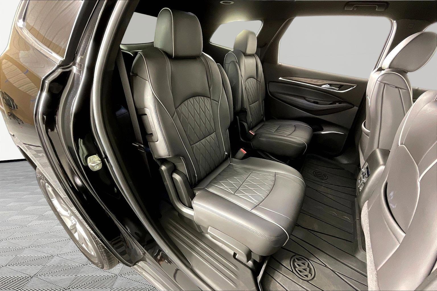 Used 2023 Buick Enclave Avenir image 25