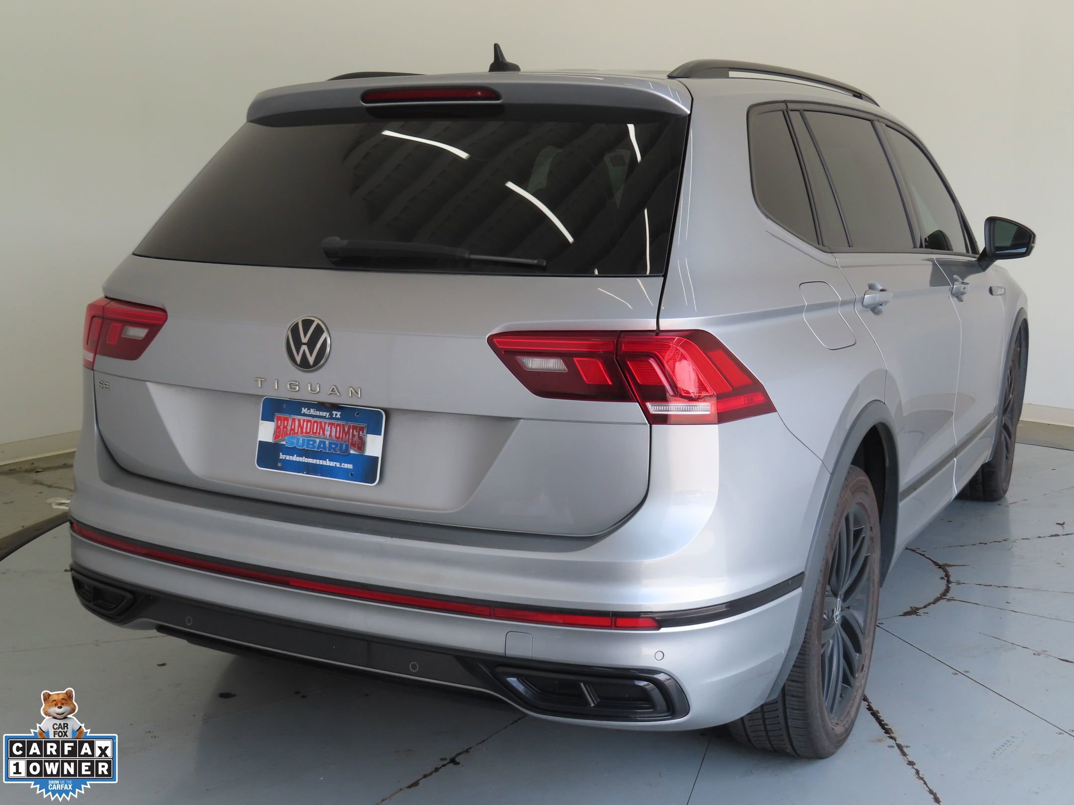 Used 2022 Volkswagen Tiguan SE R-Line FWD image 3