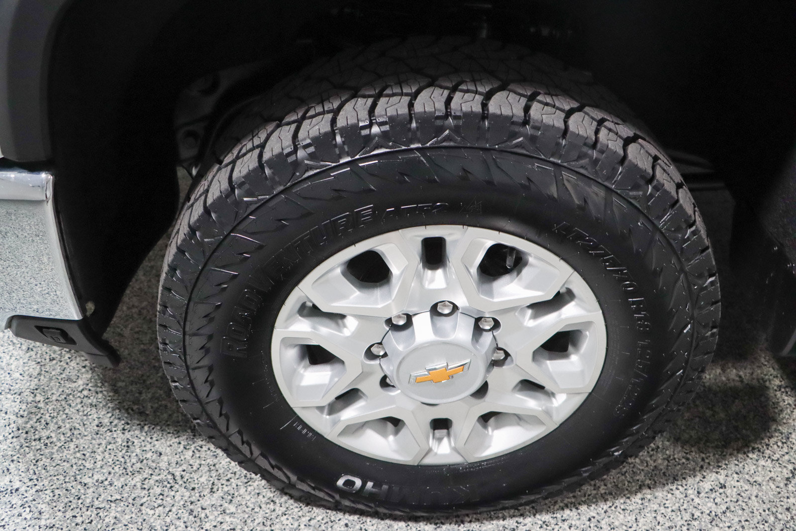 Used 2024 Chevrolet Silverado 2500 LTZ AWD/4WD image 11
