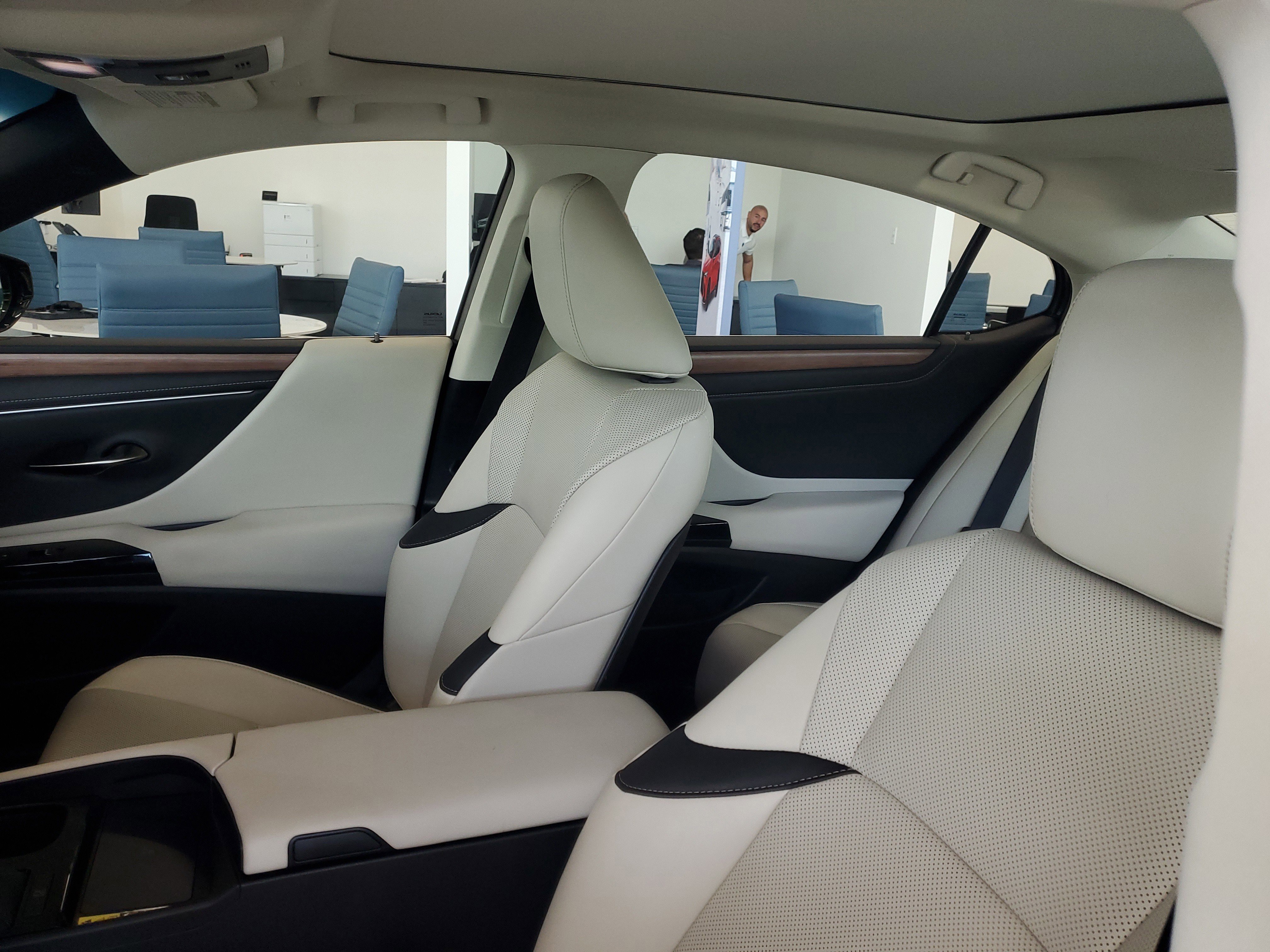 Used 2025 Lexus ES 350 w/ Premium Package FWD image 17