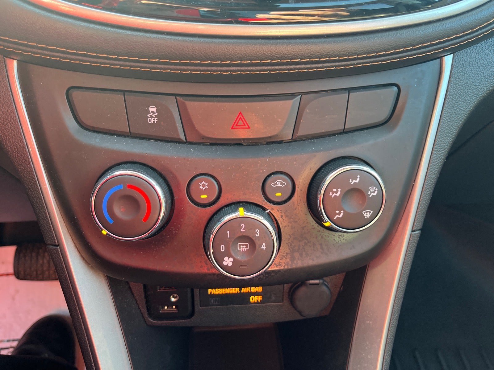 Used 2019 Chevrolet Trax LT w/ LT Convenience Package AWD/4WD image 26
