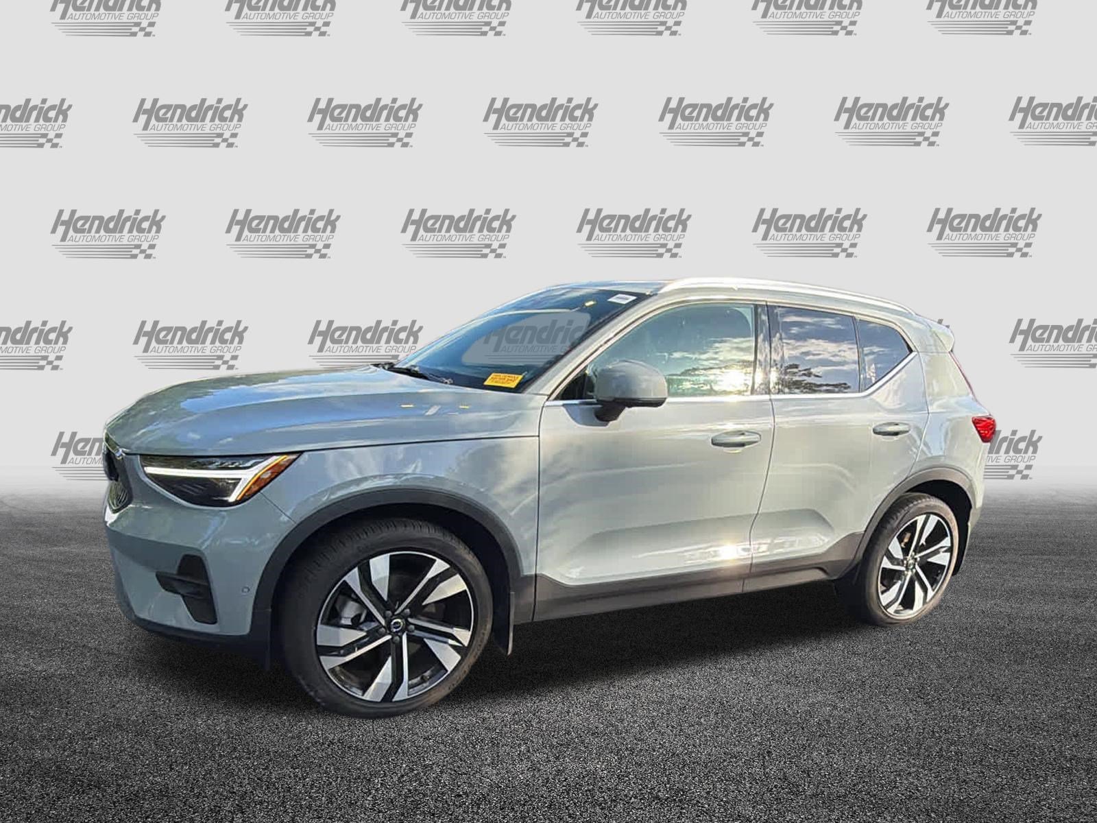Used 2024 Volvo XC40 B5 Plus w/ Protection Package Premier AWD/4WD image 10