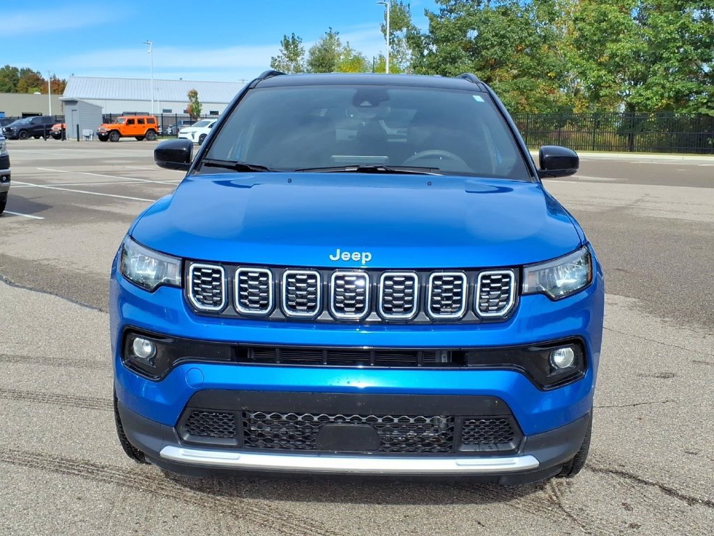 Used 2024 Jeep Compass Limited AWD/4WD image 2