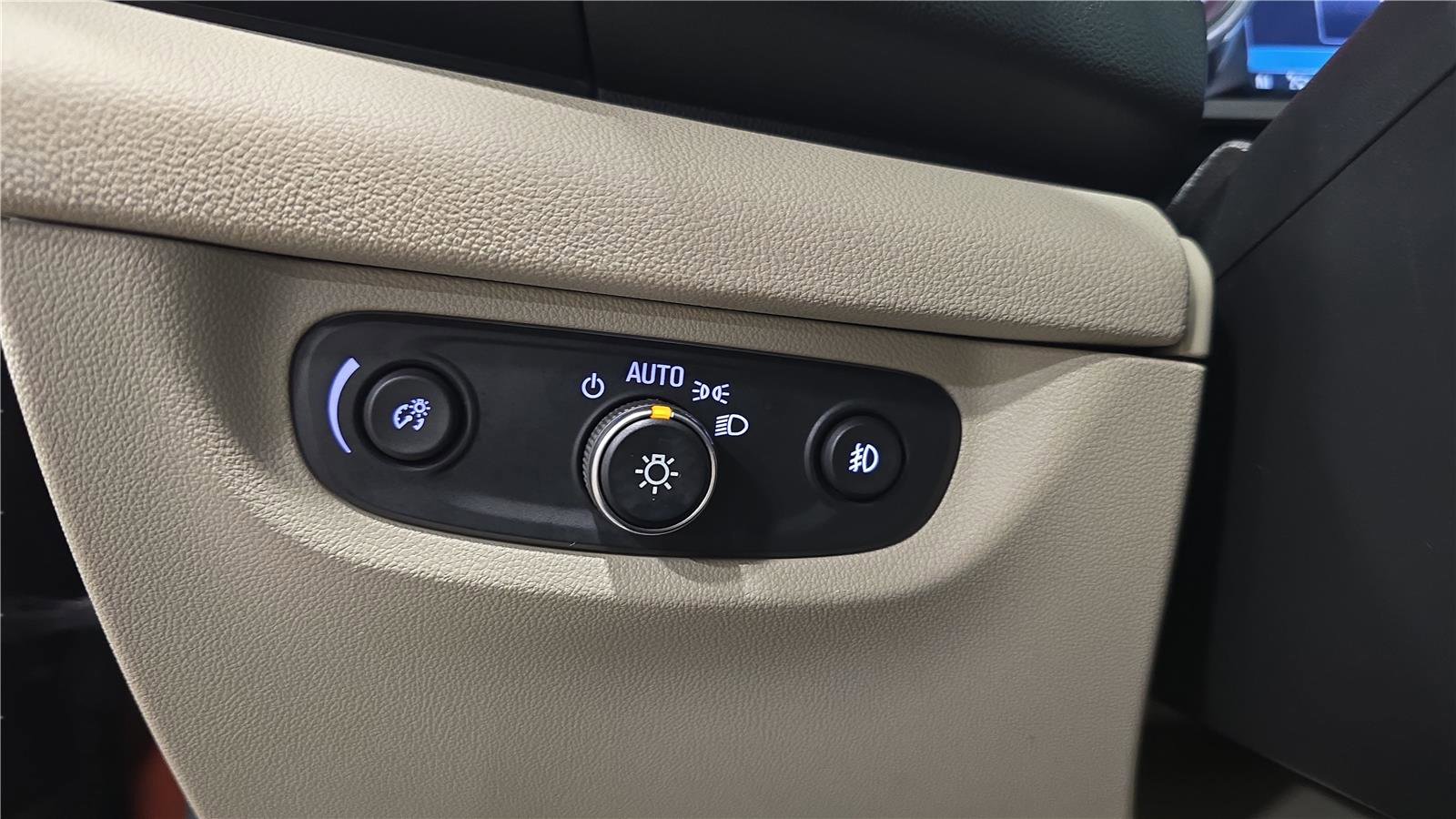 Used 2018 Buick Regal Essence w/ Driver Confidence Package #1 image 26