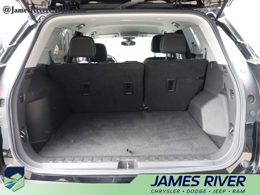 Used 2022 GMC Terrain SLE FWD image 14