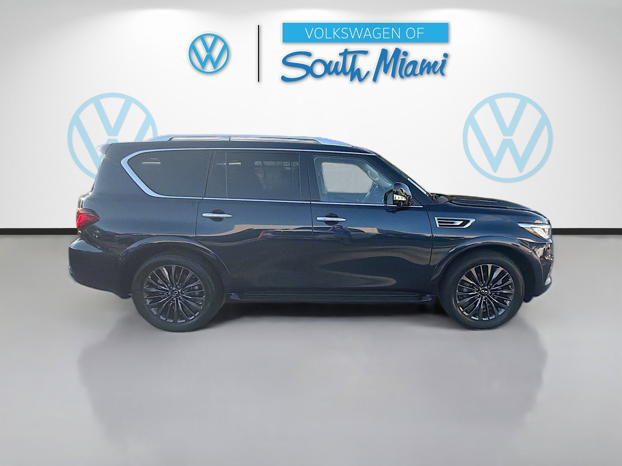 Used 2023 INFINITI QX80 Premium Select w/ Cargo Package image 8