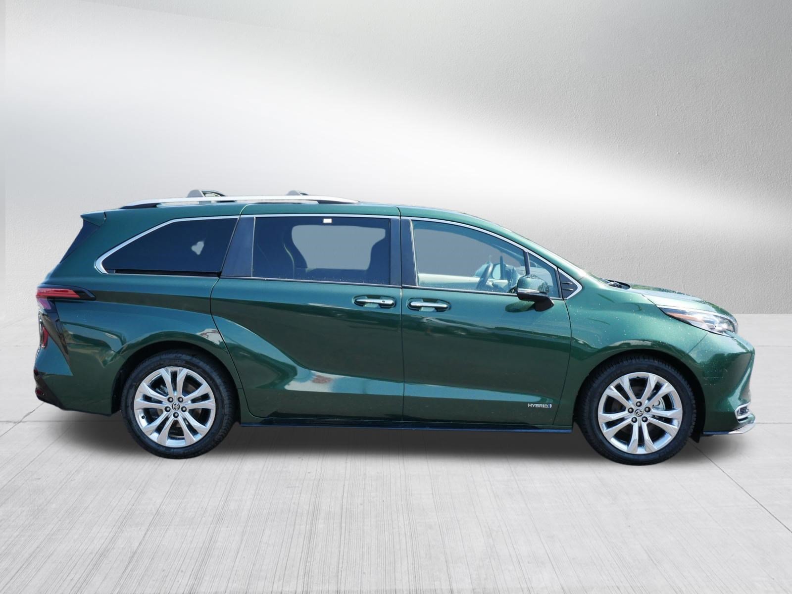 Certified 2021 Toyota Sienna Platinum FWD image 6
