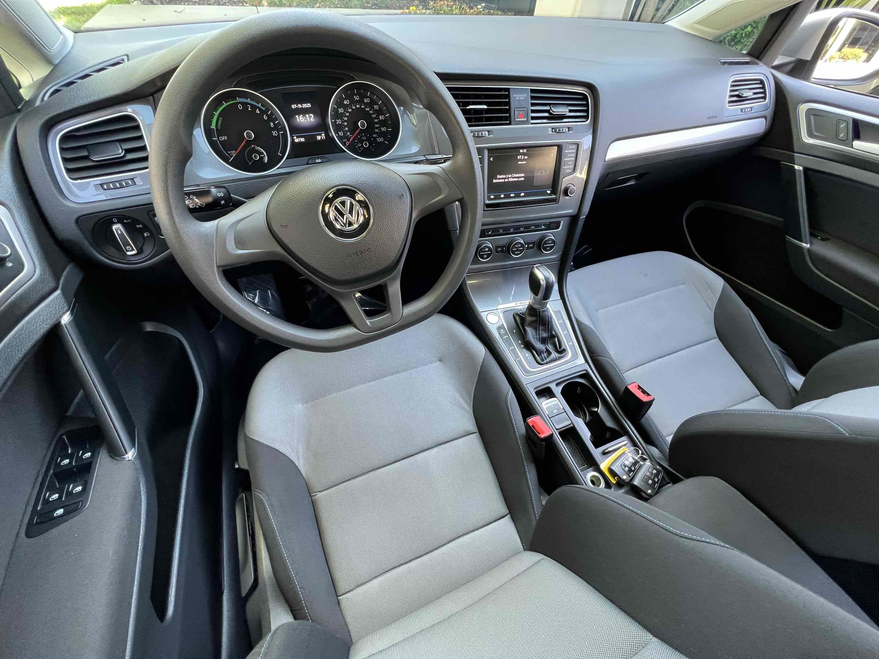 Used 2016 Volkswagen e-Golf SE w/ DC Fast Charging Package image 25