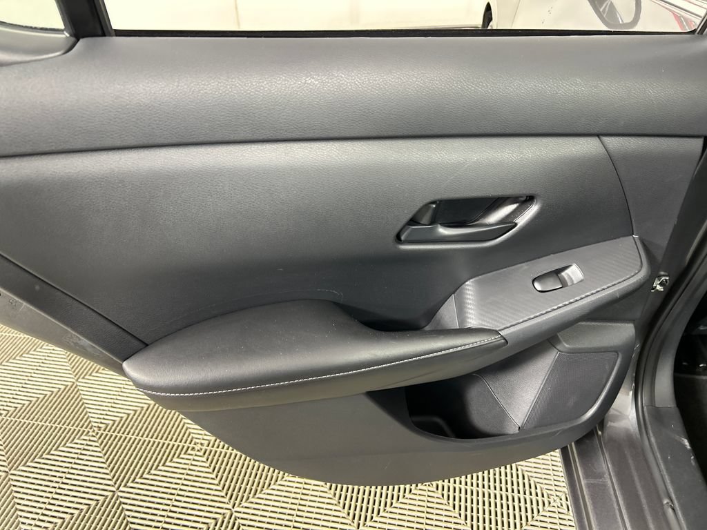 Used 2025 Nissan Sentra SV FWD image 16