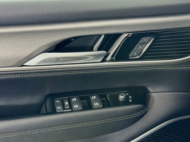 Used 2025 Jeep Wagoneer Series II AWD/4WD image 16