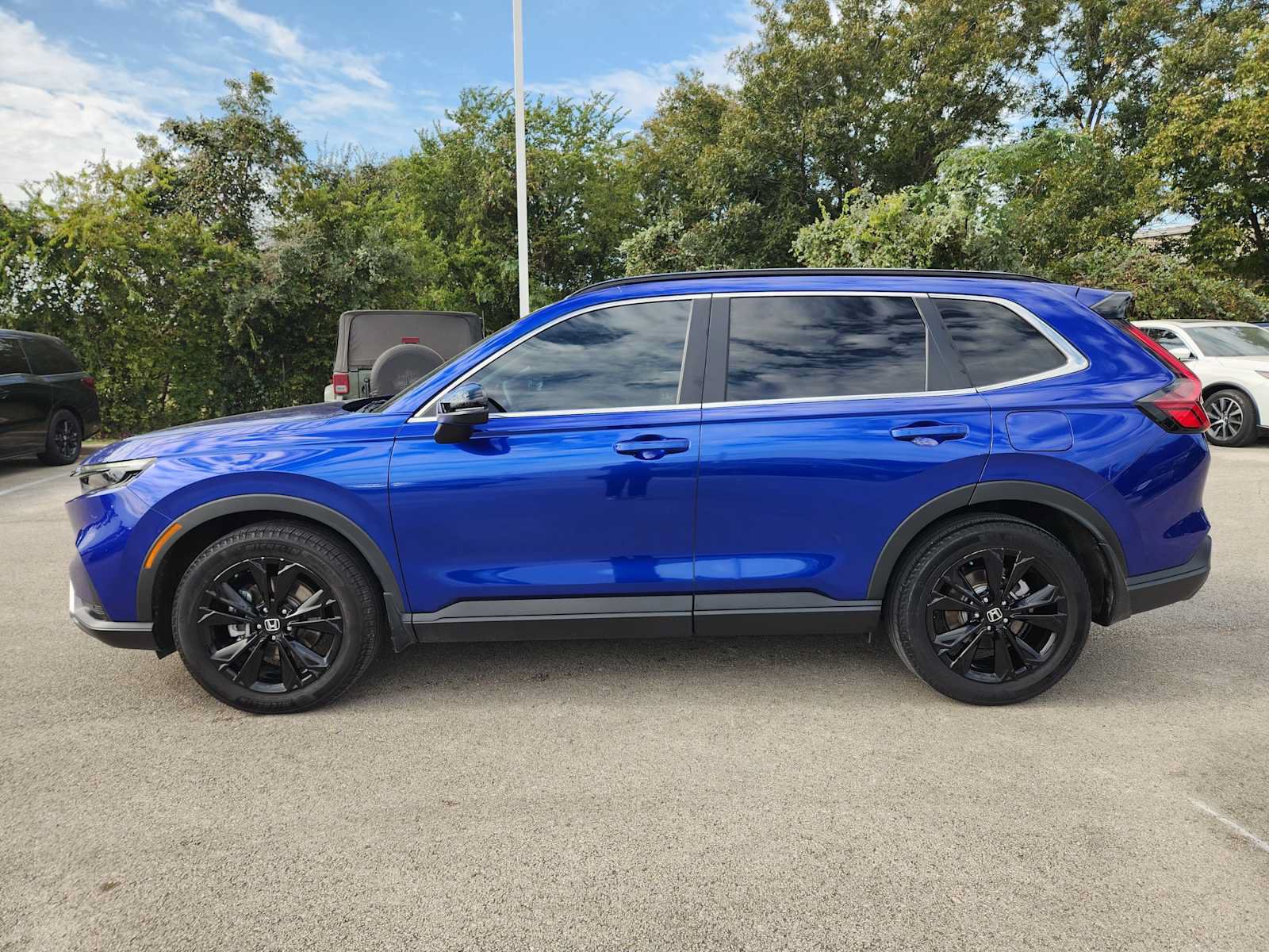 Used 2024 Honda CR-V Sport Touring image 4