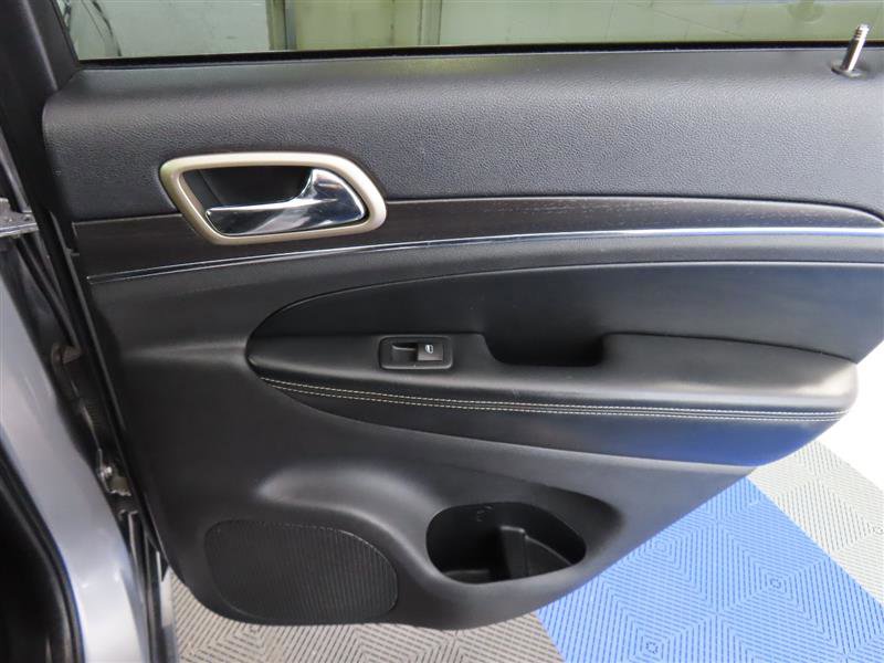 Used 2015 Jeep Grand Cherokee Limited w/ Luxury Group II image 36