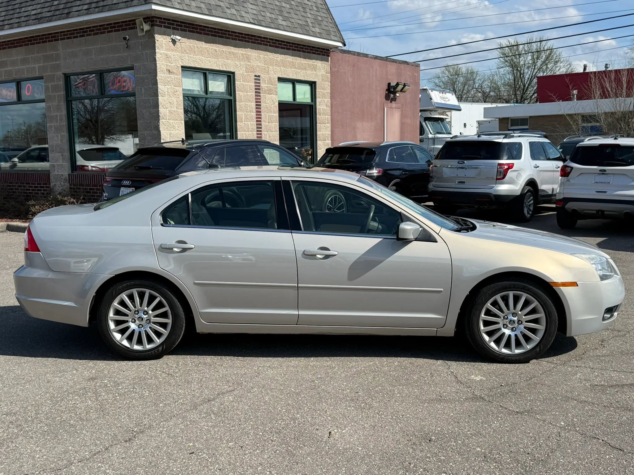 Used 2009 Mercury Milan Premier image 4