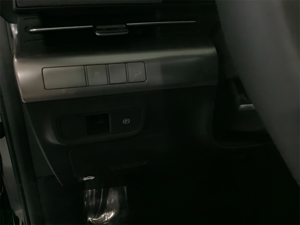 Used 2025 Hyundai Kona SEL image 11