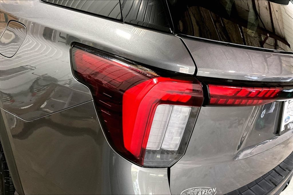 Used 2025 Ford Explorer ST-Line AWD/4WD image 11