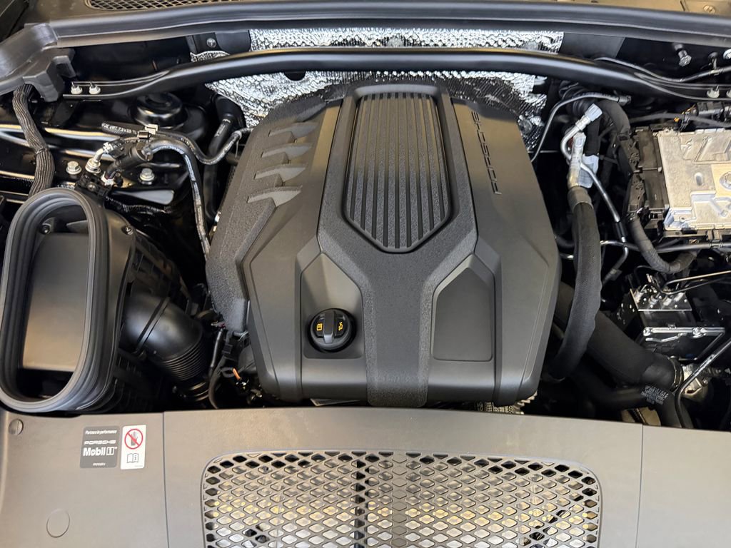 New 2026 Porsche Macan AWD/4WD image 27