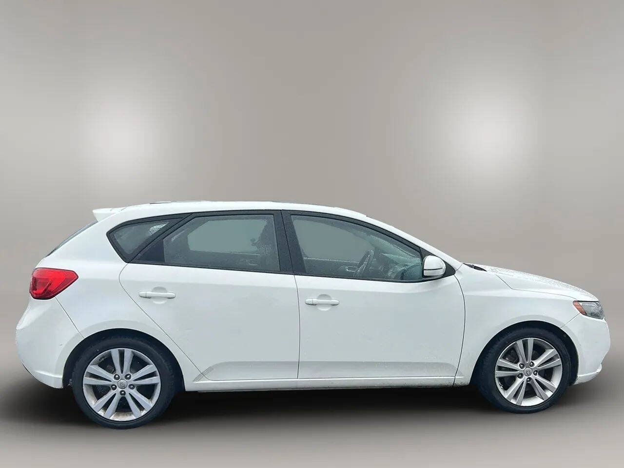 Used 2011 Kia Forte SX FWD image 8