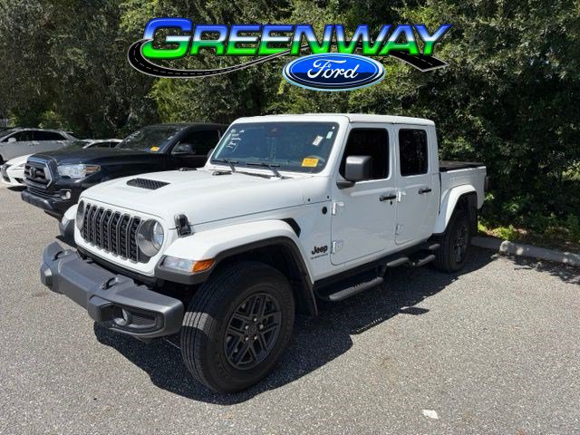 Used 2025 Jeep Gladiator Sport AWD/4WD image 1
