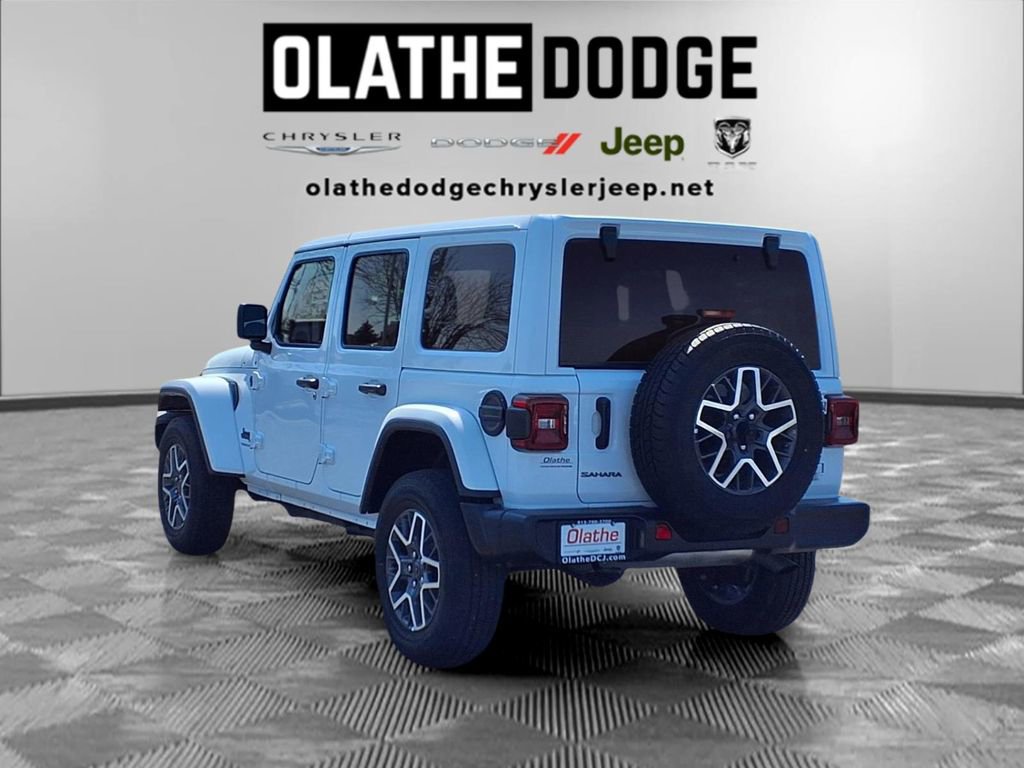 Used 2025 Jeep Wrangler Sahara image 3