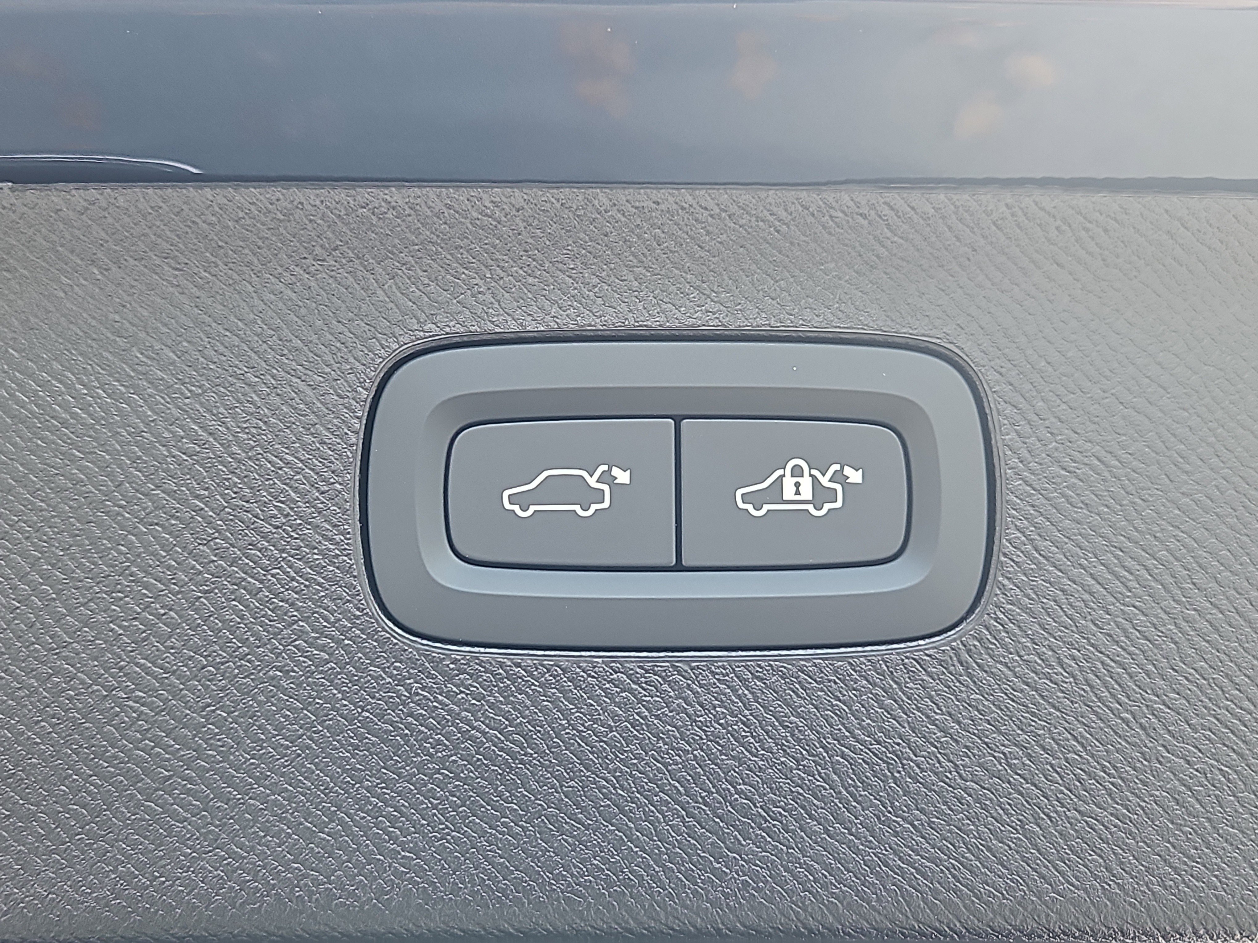 New 2026 Volvo XC90 B6 Ultra w/ Protection Package Premier image 13