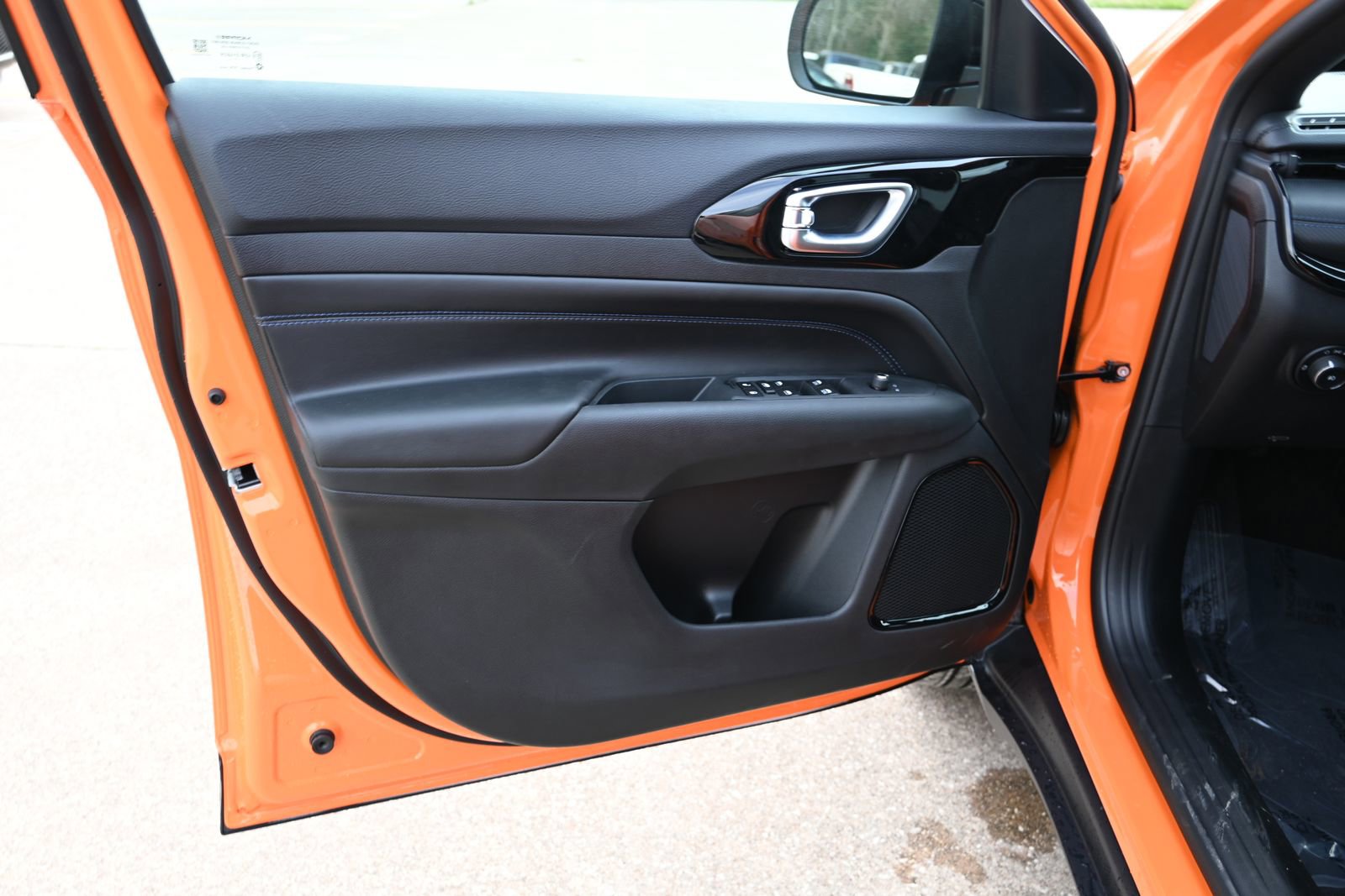 New 2026 Jeep Compass Latitude image 9