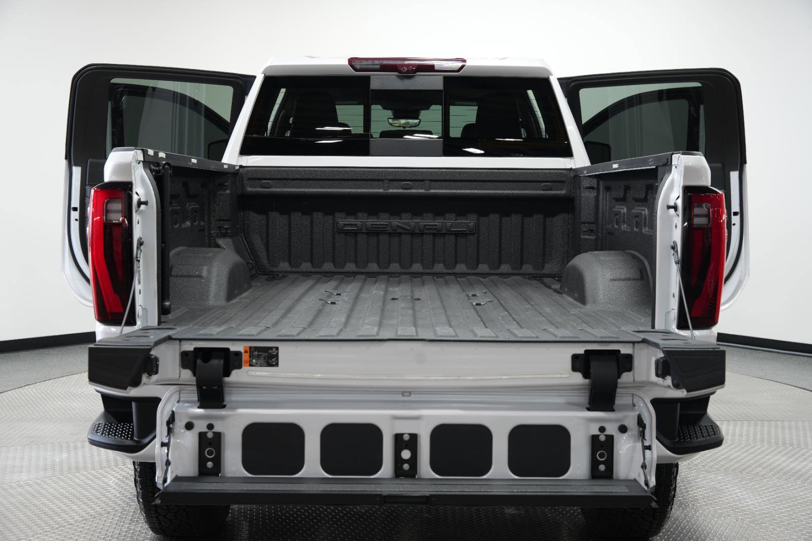 Used 2024 GMC Sierra 2500 Denali w/ Denali Reserve Package image 13